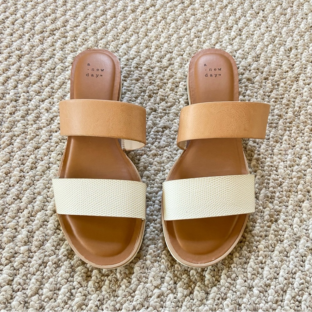 Target a new day Sandals / NWOT 9